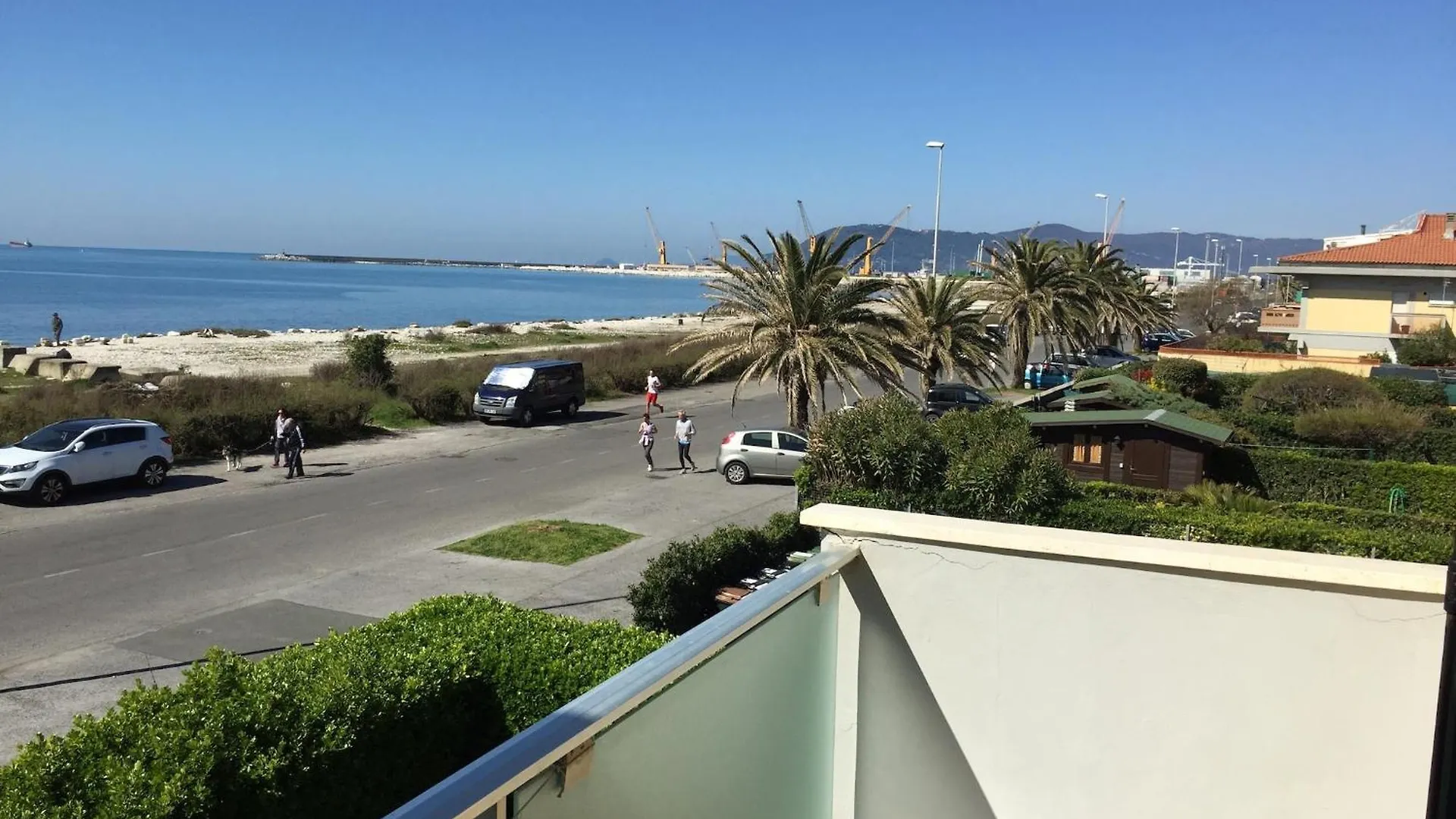 Amazing Holiday Home Near Pet Friendly Beach Carrara Italia