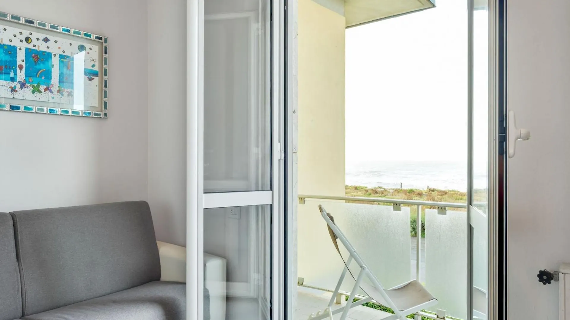 Amazing Holiday Home Near Pet Friendly Beach Carrara