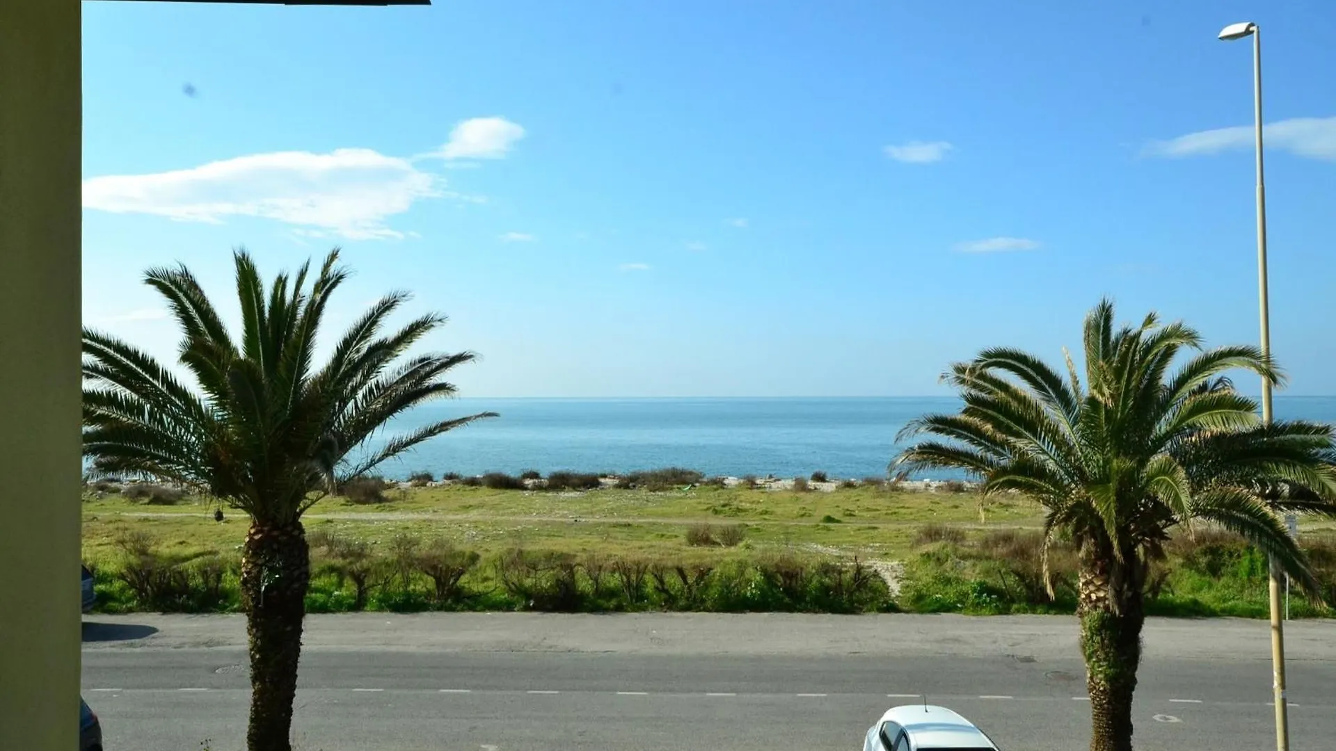 Amazing Holiday Home Near Pet Friendly Beach Carrara