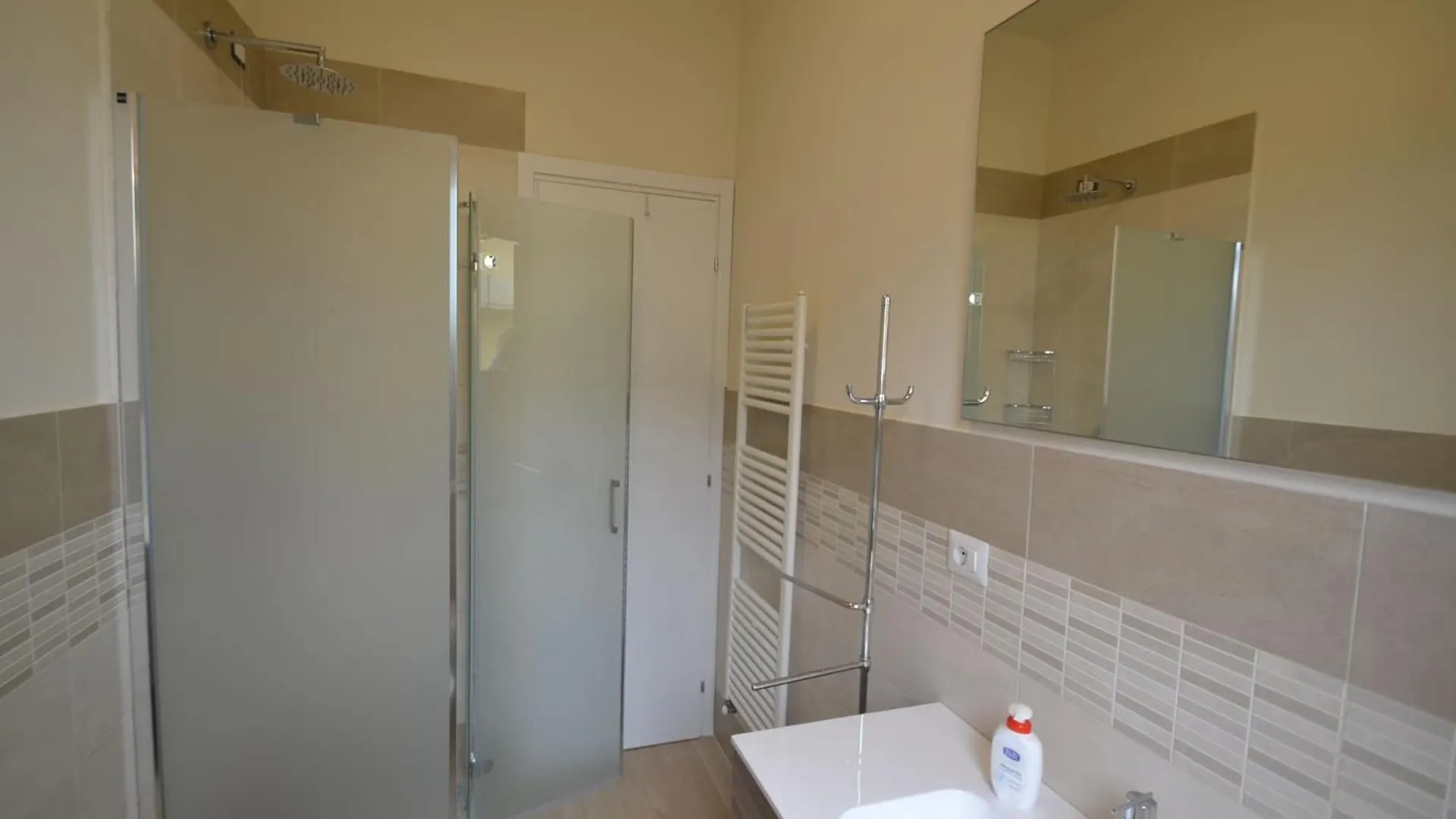 Amazing Holiday Home Near Pet Friendly Beach Carrara