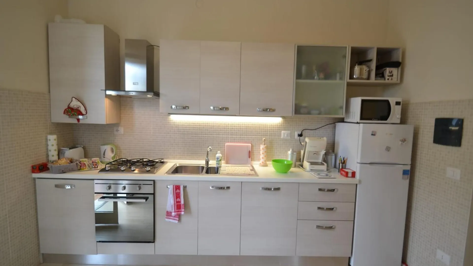 Amazing Holiday Home Near Pet Friendly Beach Carrara