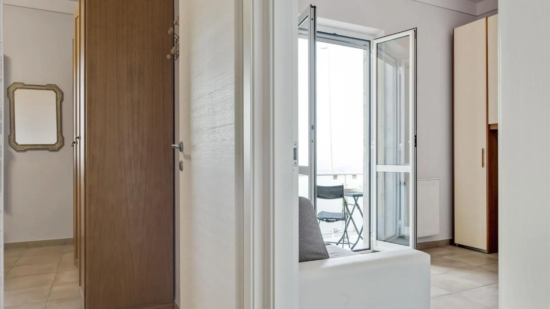 Amazing Holiday Home Near Pet Friendly Beach Carrara