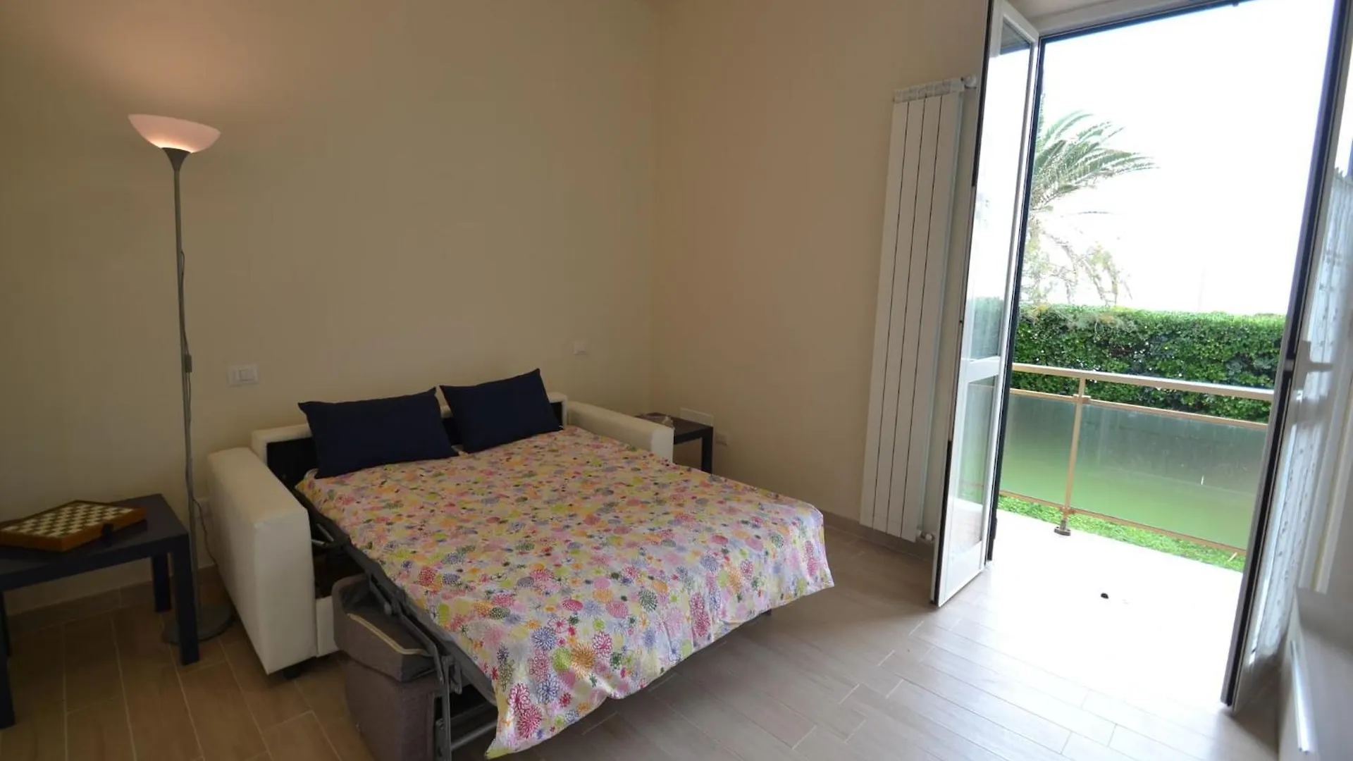 Amazing Holiday Home Near Pet Friendly Beach Carrara