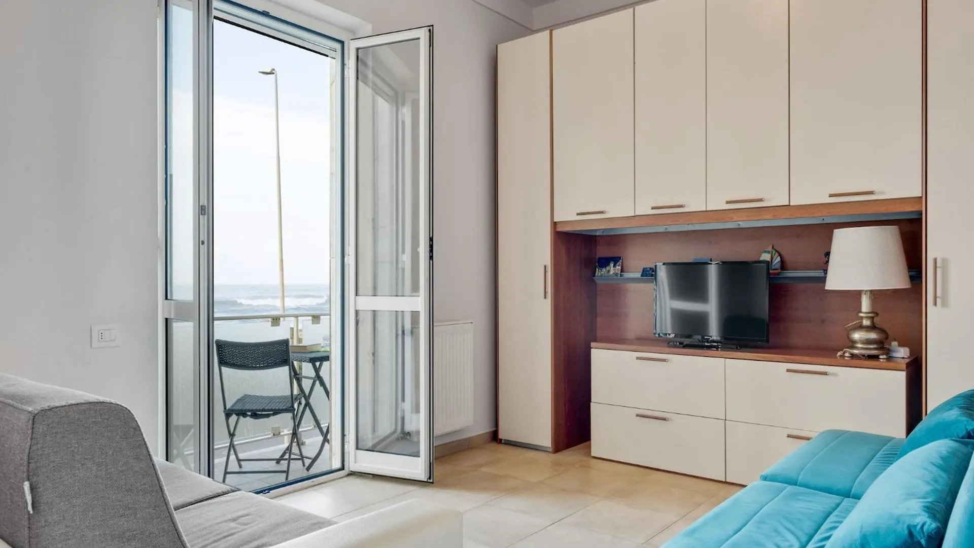 Amazing Holiday Home Near Pet Friendly Beach Carrara 0*,  Italien