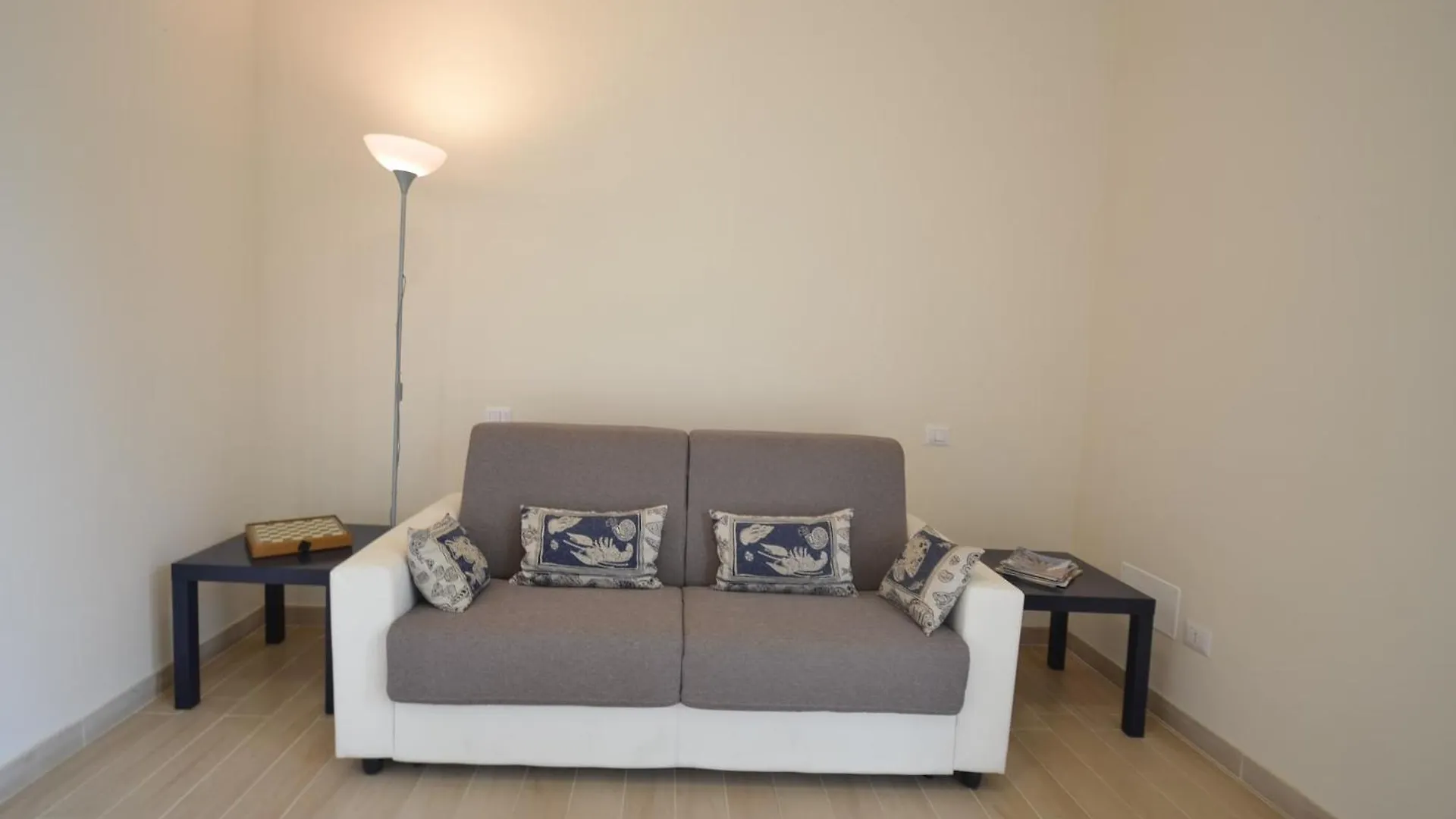 Amazing Holiday Home Near Pet Friendly Beach Carrara