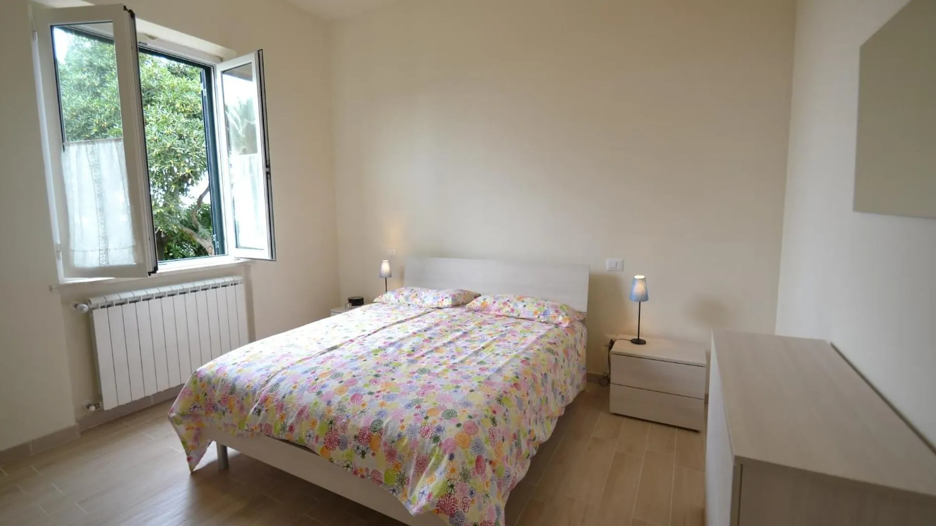 Amazing Holiday Home Near Pet Friendly Beach Carrara