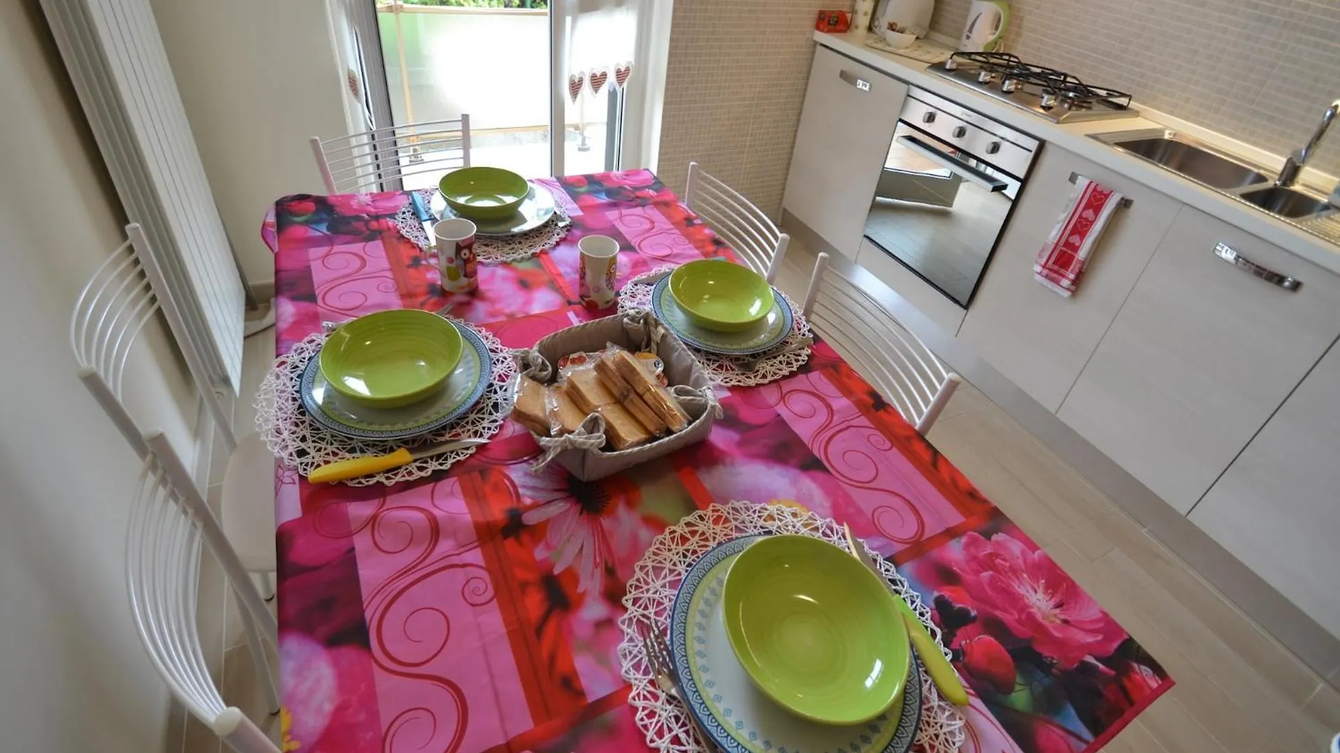 Amazing Holiday Home Near Pet Friendly Beach Carrara Italien