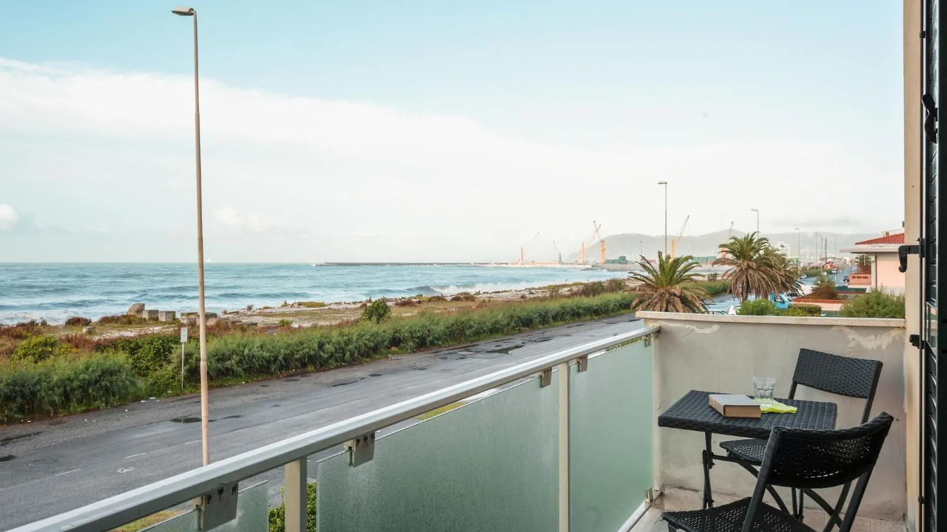 Amazing Holiday Home Near Pet Friendly Beach Carrara